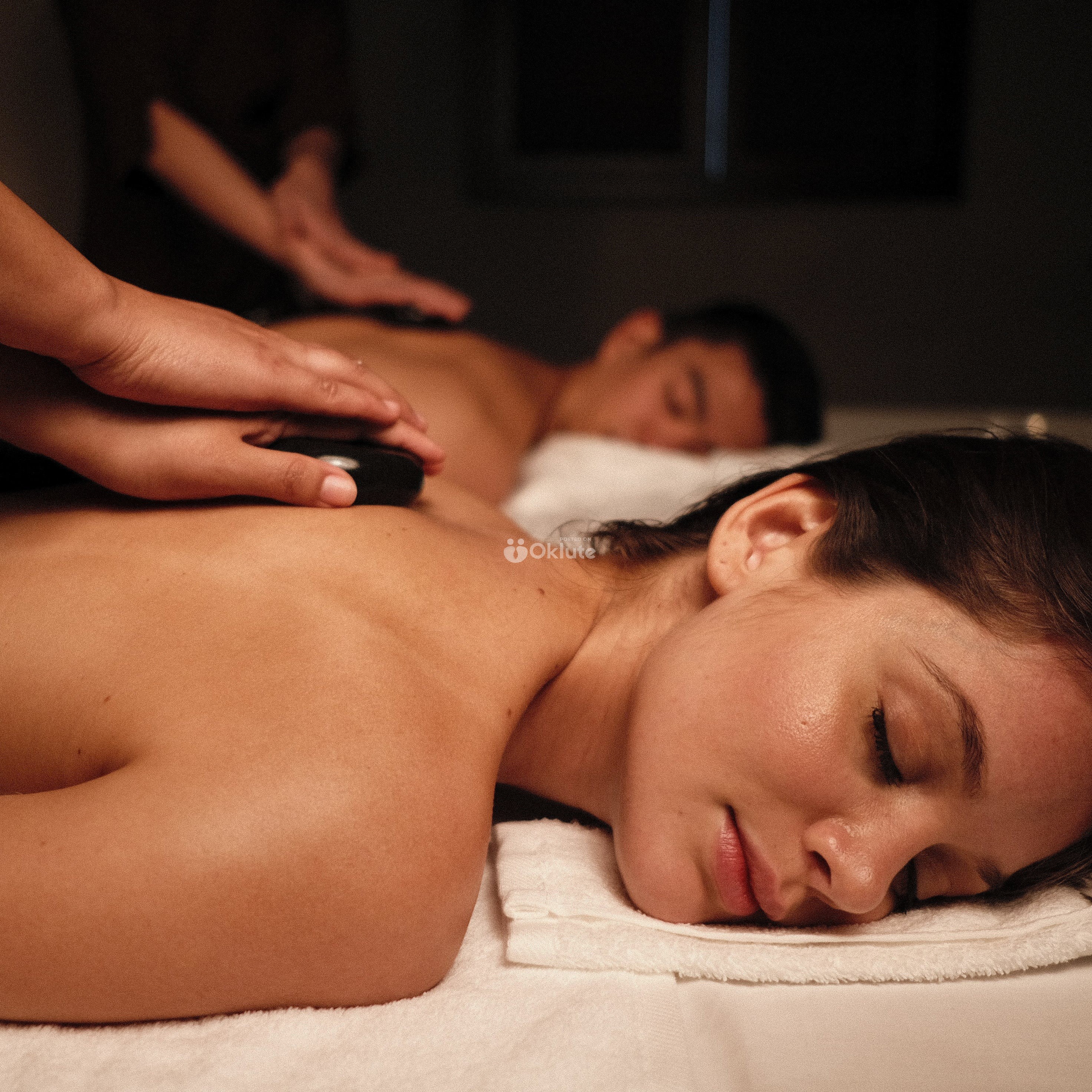 Massage for Female Full Body Relaxation through Male Therapist at HomeHotel