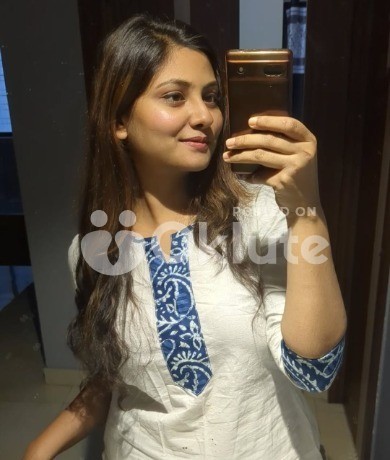 Srinagar kajal madam hot sexy genuine service anytime available low price college girl VIP model madam