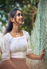 Independent Indian hot girl available for video call sex outcall and incall booking available