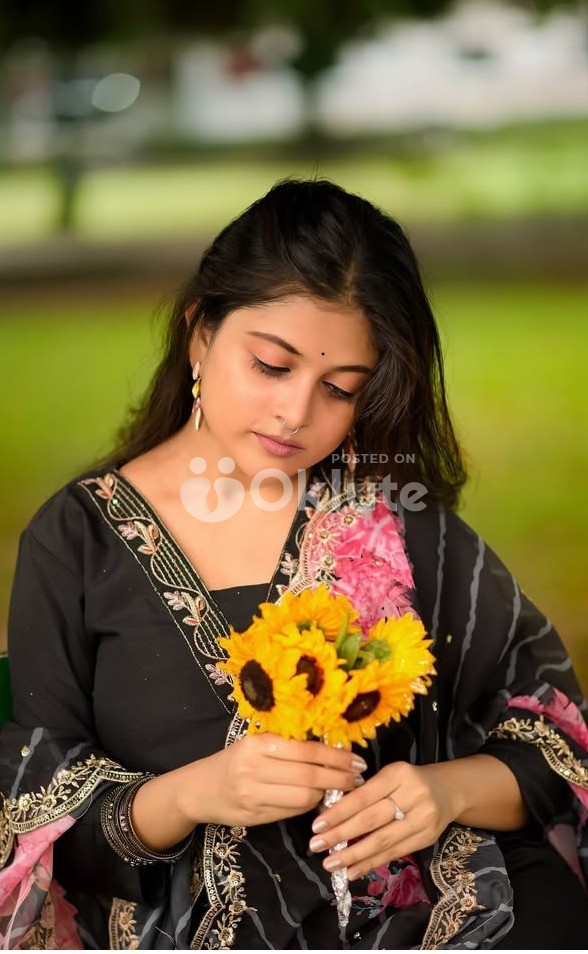 WORKING LADY IS LOOKING FOR  A PARTNER